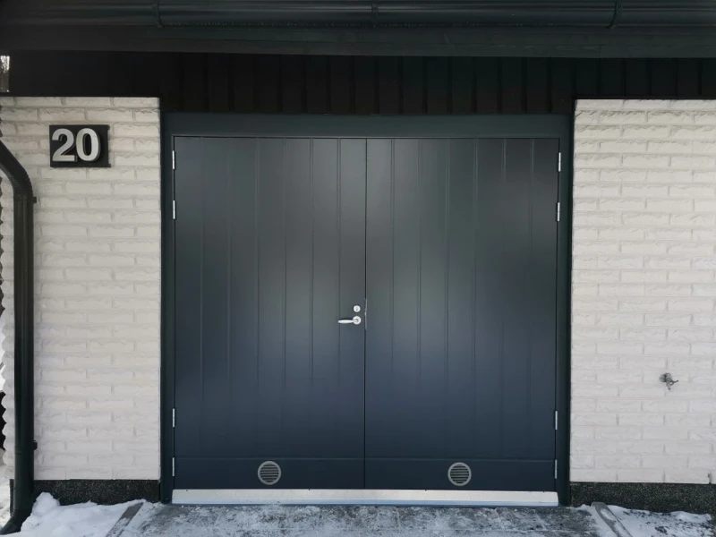 Tummanharmaa pariovi Mäntsälässä