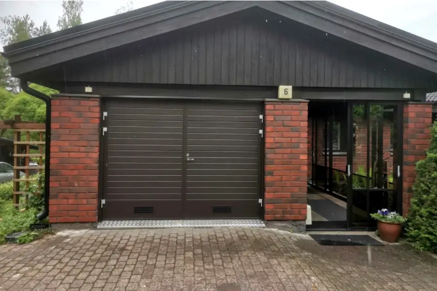 Autotallin oven vaihto Kouvolassa