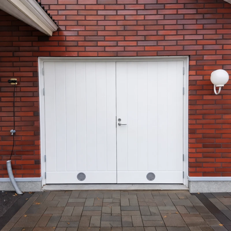 Valkoinen pariovi Hollolassa