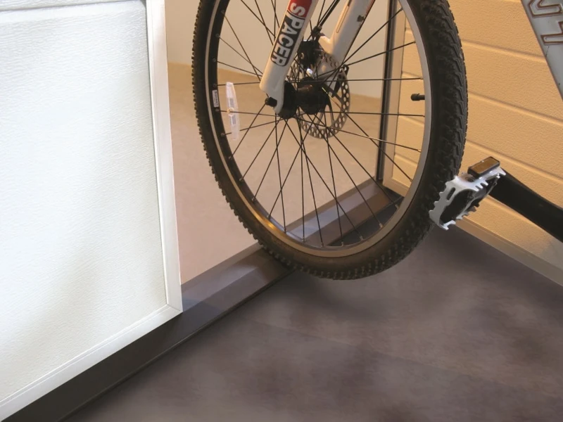 Käyntioven matalakynnys 25 mm polkupyörälle ja pyörätuolille — JK-Ovet