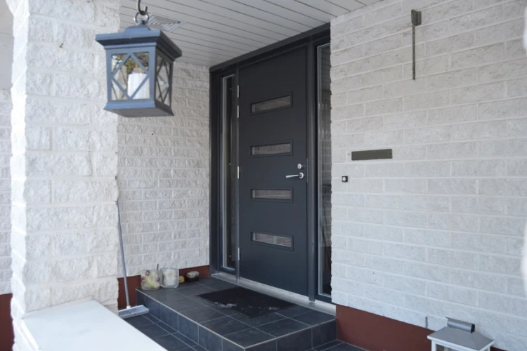 Moderni ulko-ovi Valkealassa