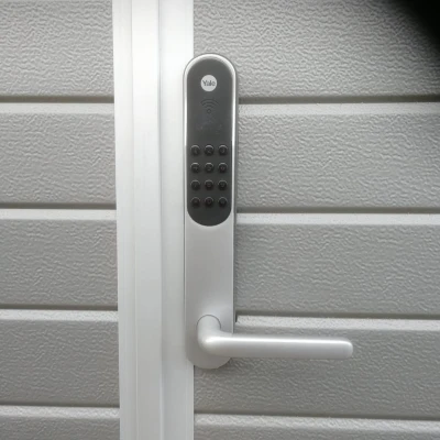 Yale Doorman älylukko käyntioven lukituksena — JK-Ovet